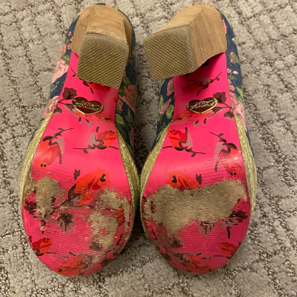 Betsey Johnson Maggi Rose Chunky Heels - Picture 8 of 8